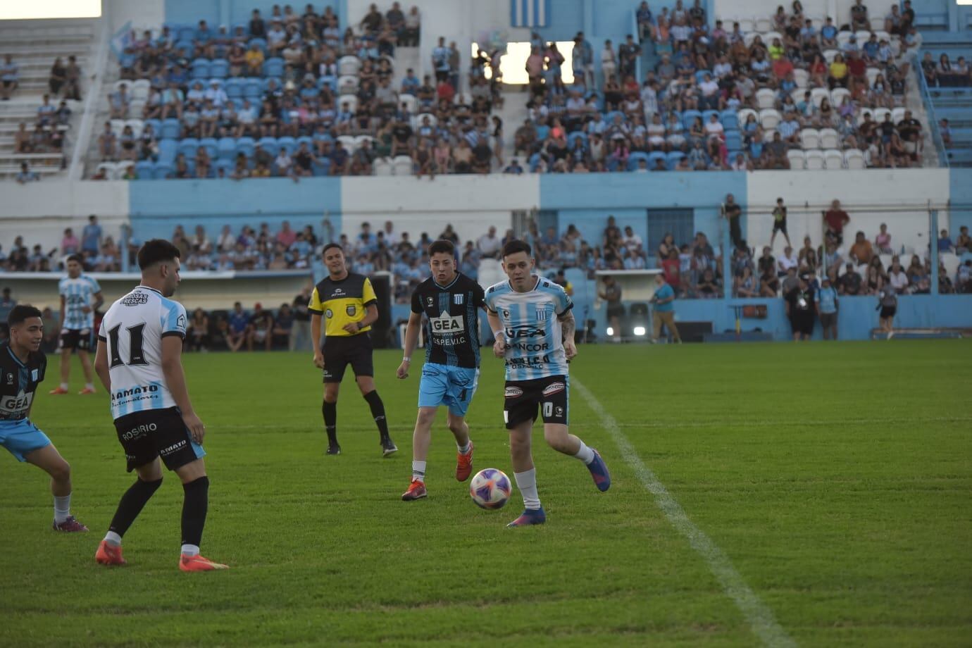 Así se vivió la fiesta de Racing en el Miguel Sancho (Foto: Facundo Luque / La Voz).