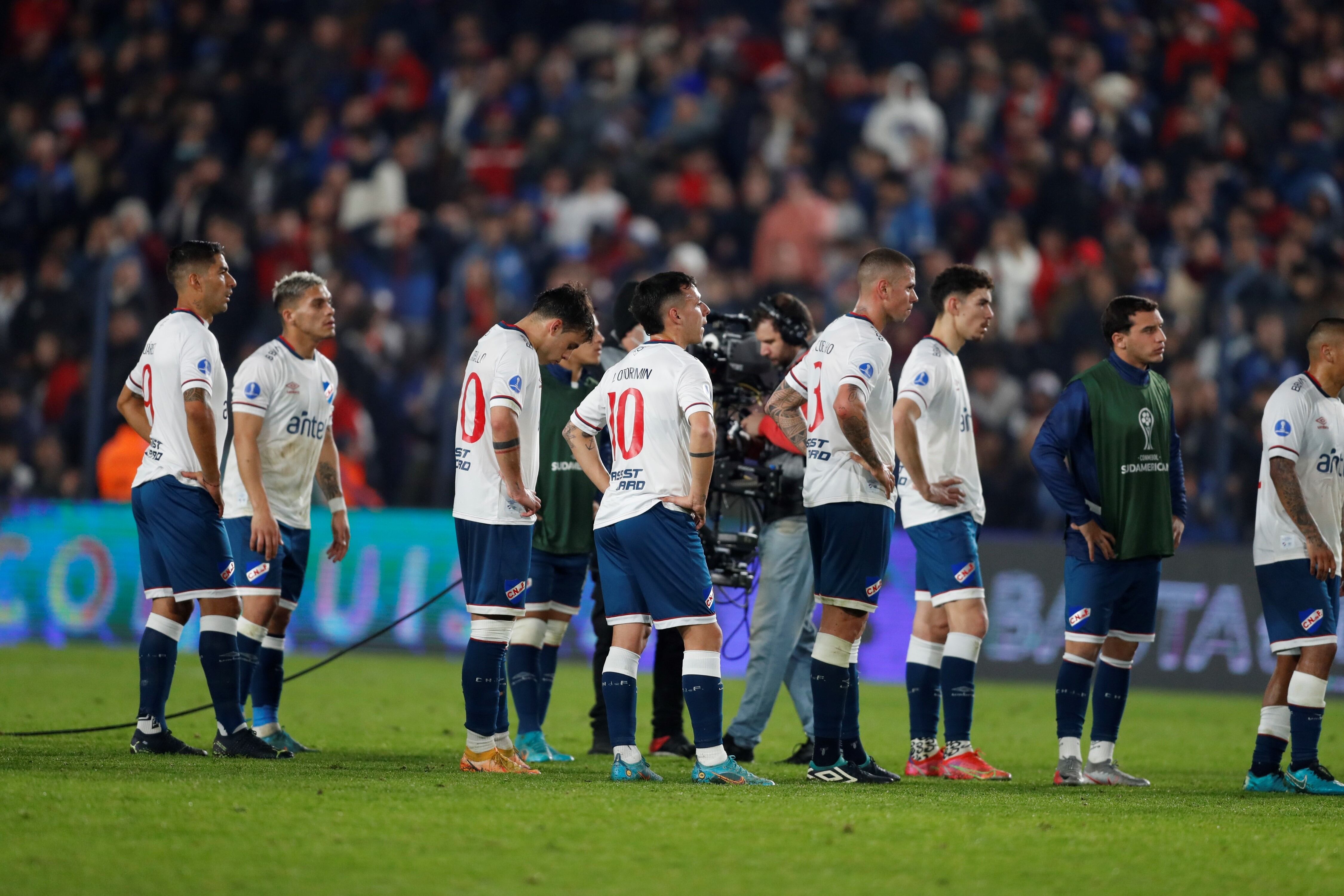 Nacional y Luis Suárez fueron eliminados de la Copa Sudamericana por Goianense de Brasil (AP)