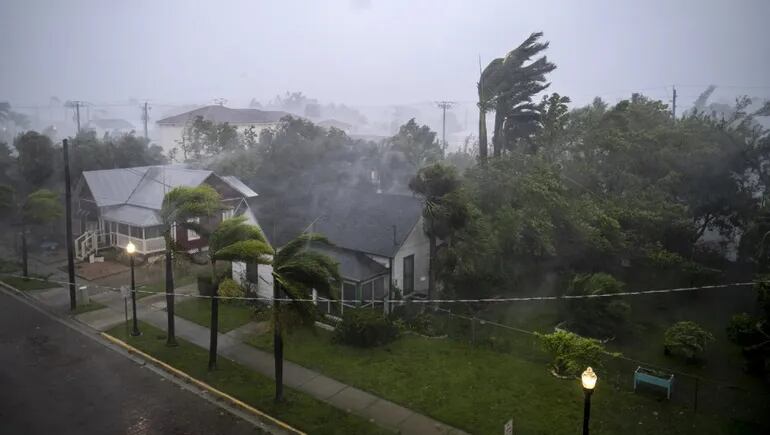 Huracán Ian destrozando Florida.