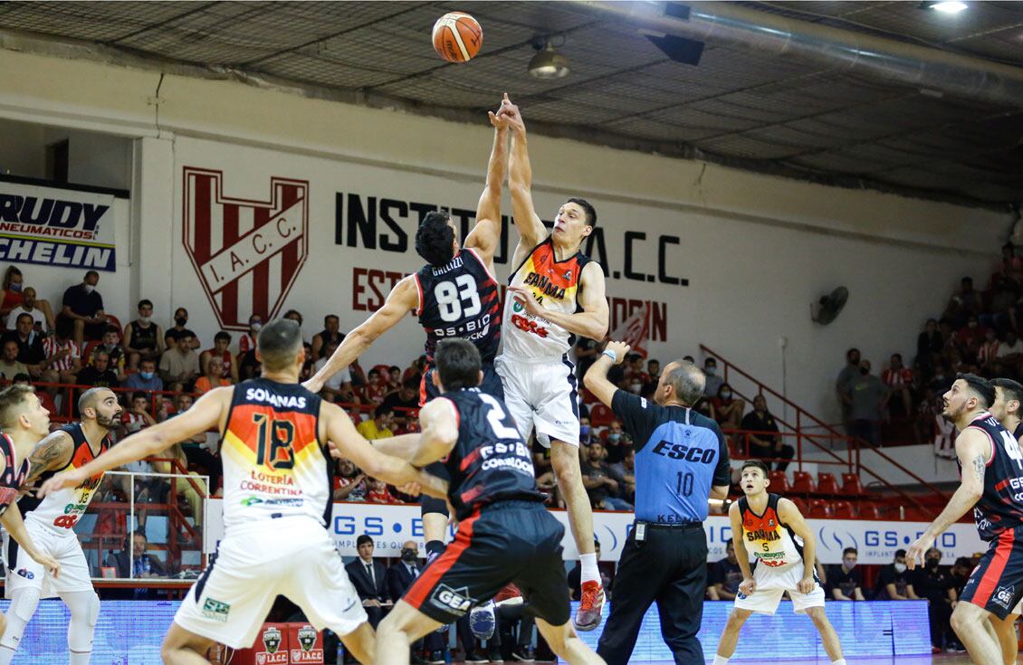 Instituto-San Martín de Corrientes en el Sandrín, semifinales del Súper 20. (La Liga Contenidos)