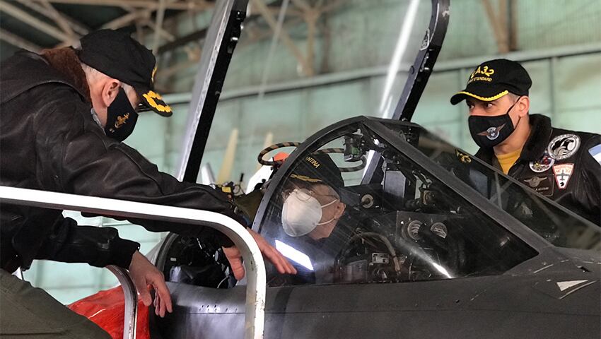 El Ministro de Defensa, Jorge Taiana. visitó la Base Naval Puerto Belgrano, la Base Aeronaval Comandante Espora y varios destinos.