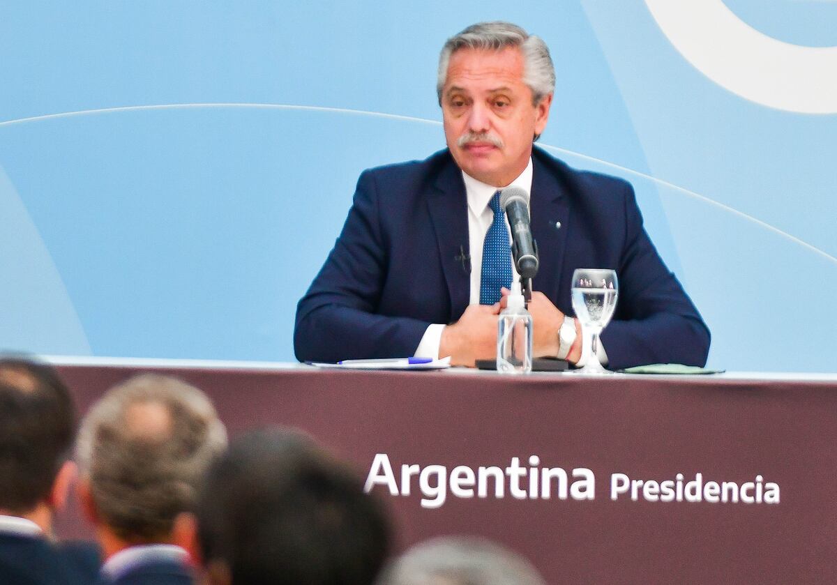 Los tuits de Alberto Fernández en medio de la ola de renuncias de sus funcionarios