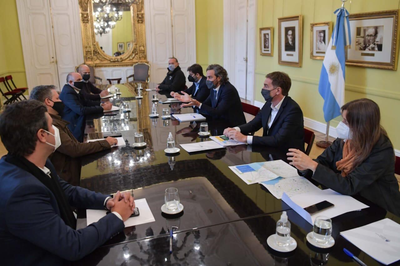 Santiago Cafiero, jefe de Gabinete de la Nación, encabezó la reunión con representantes de Ciudad y Provincia para  impulsar un "cierre duro" del AMBA.