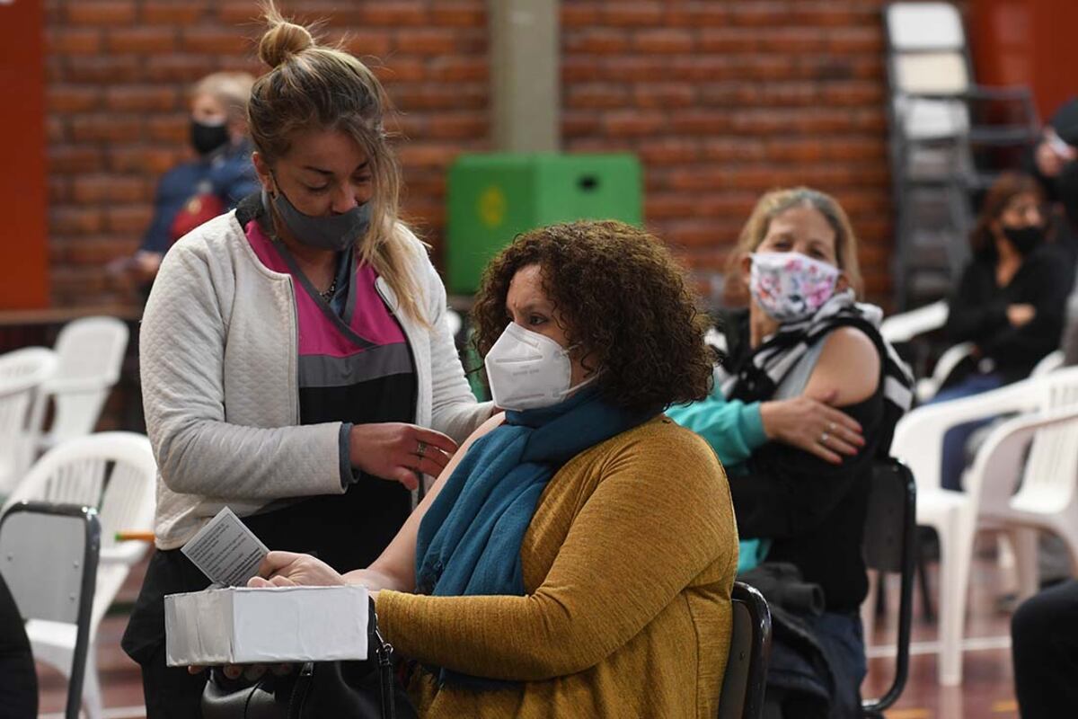 Habilitaron la vacunación para los mayores de 50 sin enfermedades de base