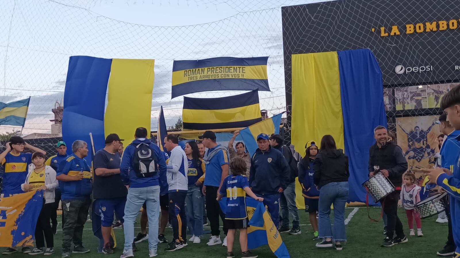 Clemente Rodríguez visitó Tres Arroyos y participó de un banderazo a favor de Riquelme