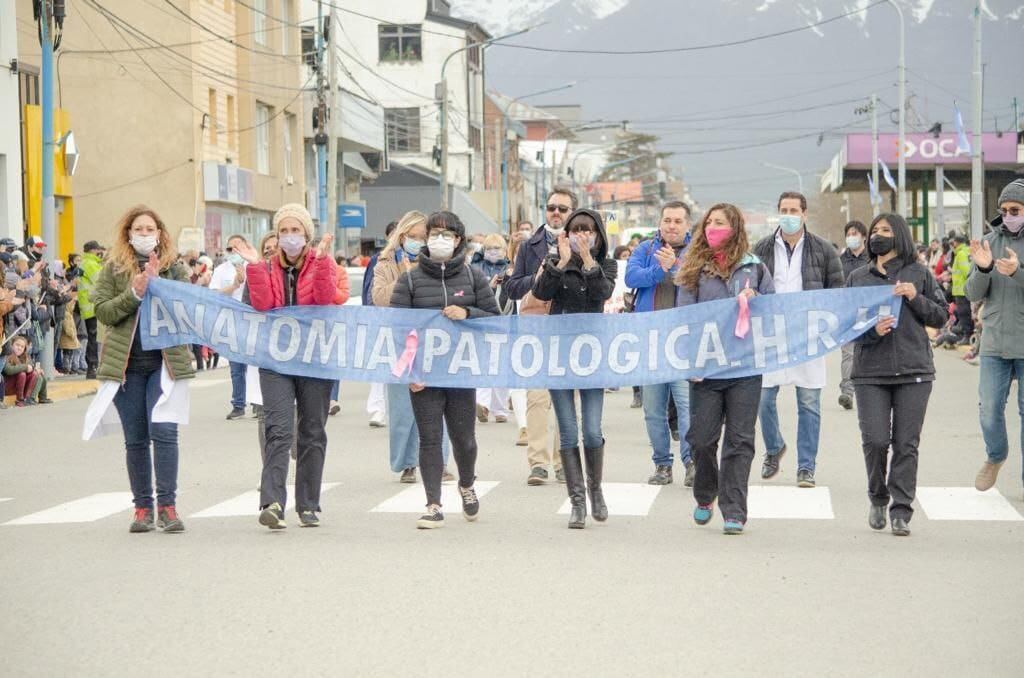 El tradicional desfile tuvo la presencia de más de 170 instituciones y organizaciones.