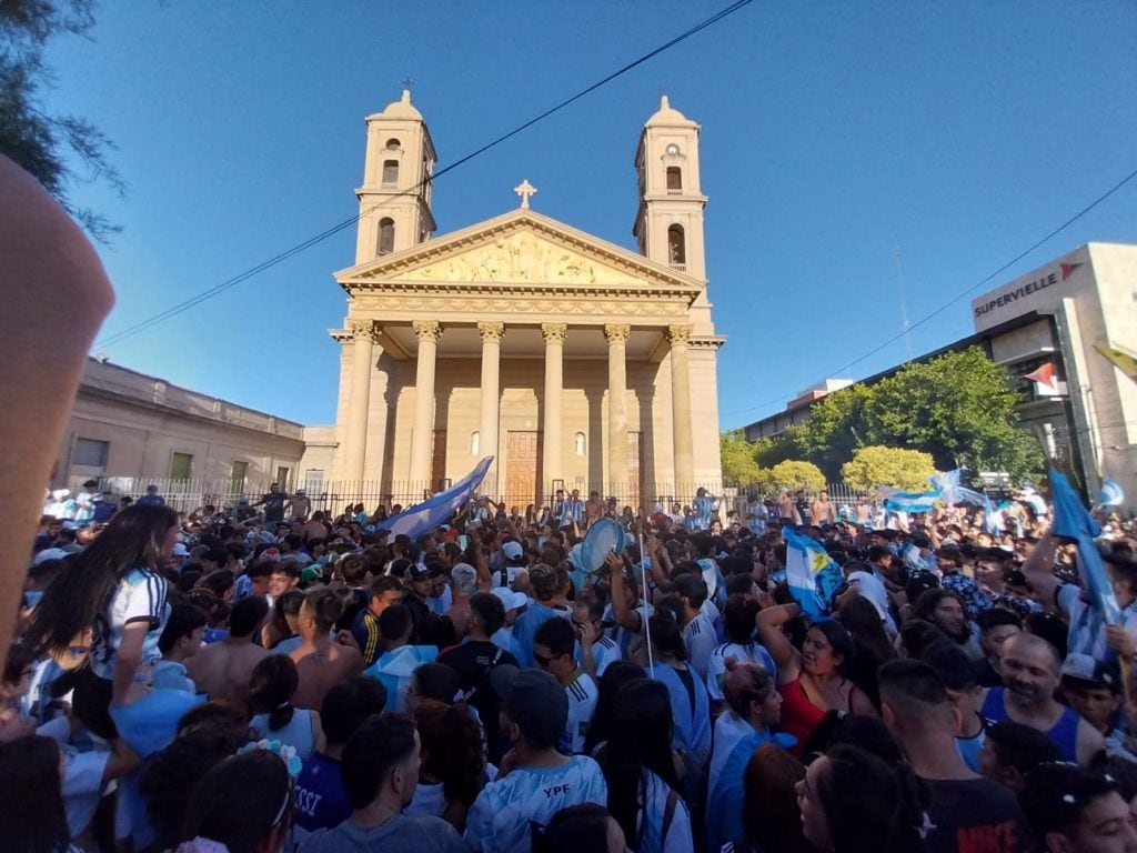 Los festejos en San Luis tras la victoria por 3 a 0 de la Selección Argentina en las semifinales del Mundial Qatar 2022.