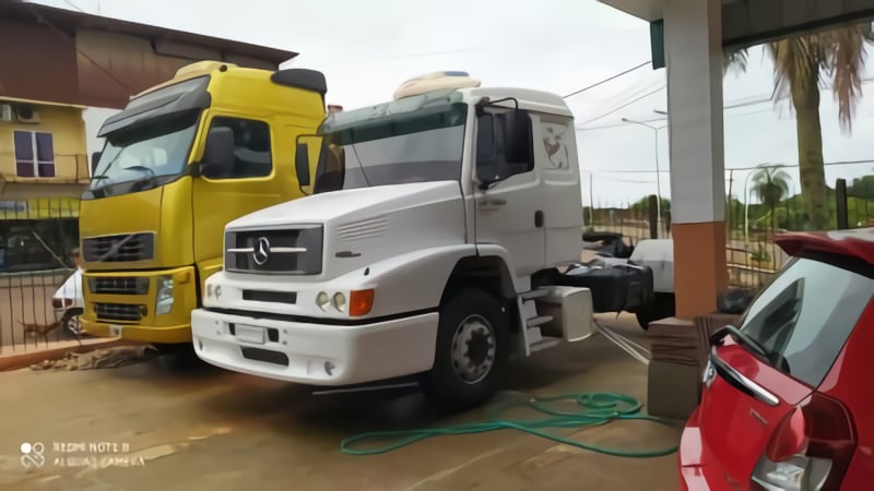 Un camión Volvo y uno Mercedes Benz de lo más valioso incautado en Oberá.