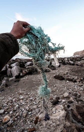 Nicolas Marin defiende los mares de todo el mundo y alerta sobre los impactos del plástico en la fauna marina.