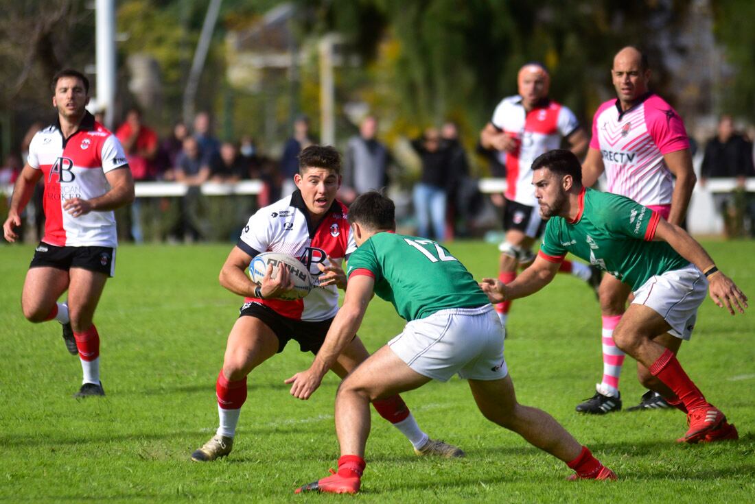 Universitario perdió en La Lomita con Jockey de Villa María y lo alcanzaron en la punta (Nicolás Bravo / La Voz)