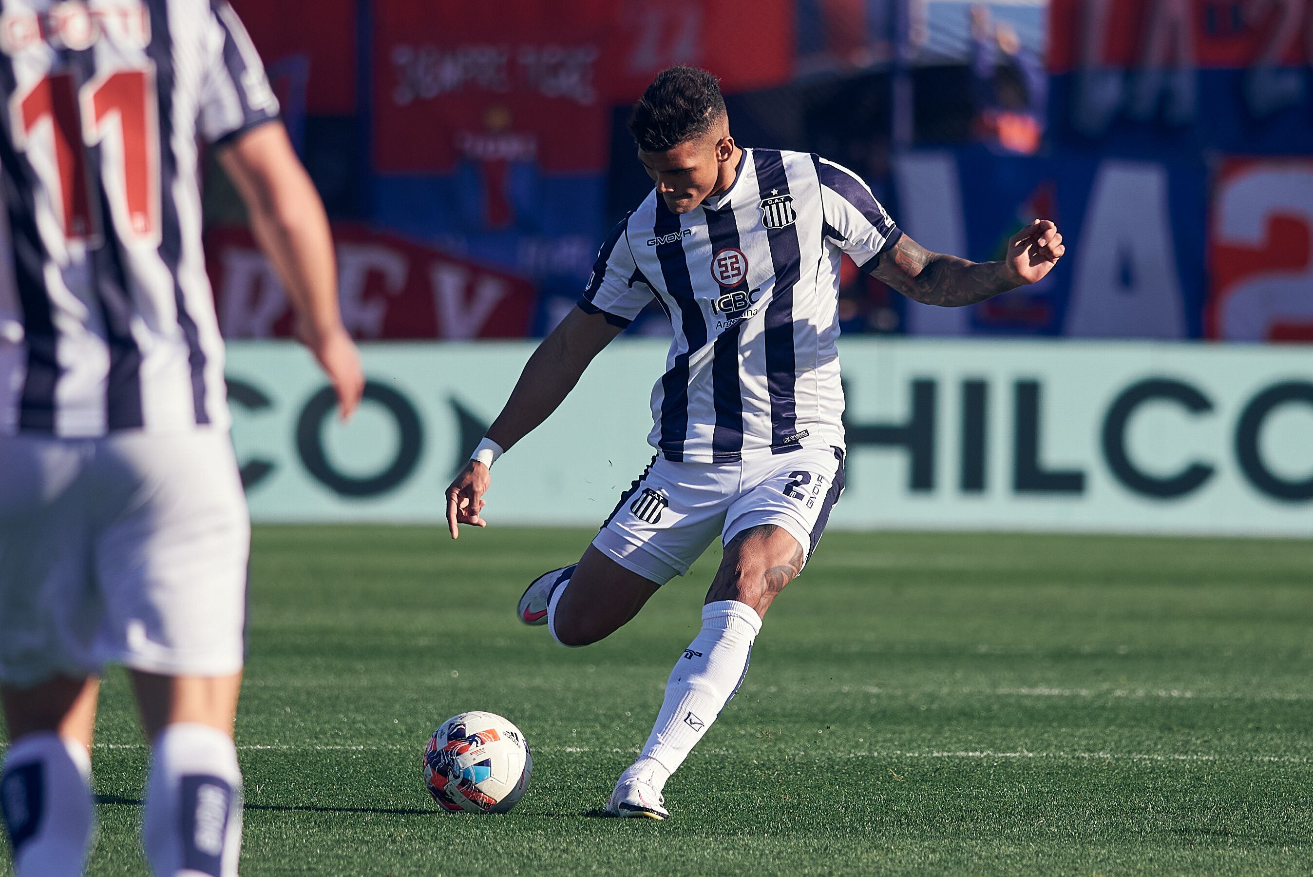 Rafael Pérez, defensor de Talleres, en el partido ante Tigre. El colombiano será titular ante Colón por la revancha de la Copa Libertadores. (Prensa Talleres)