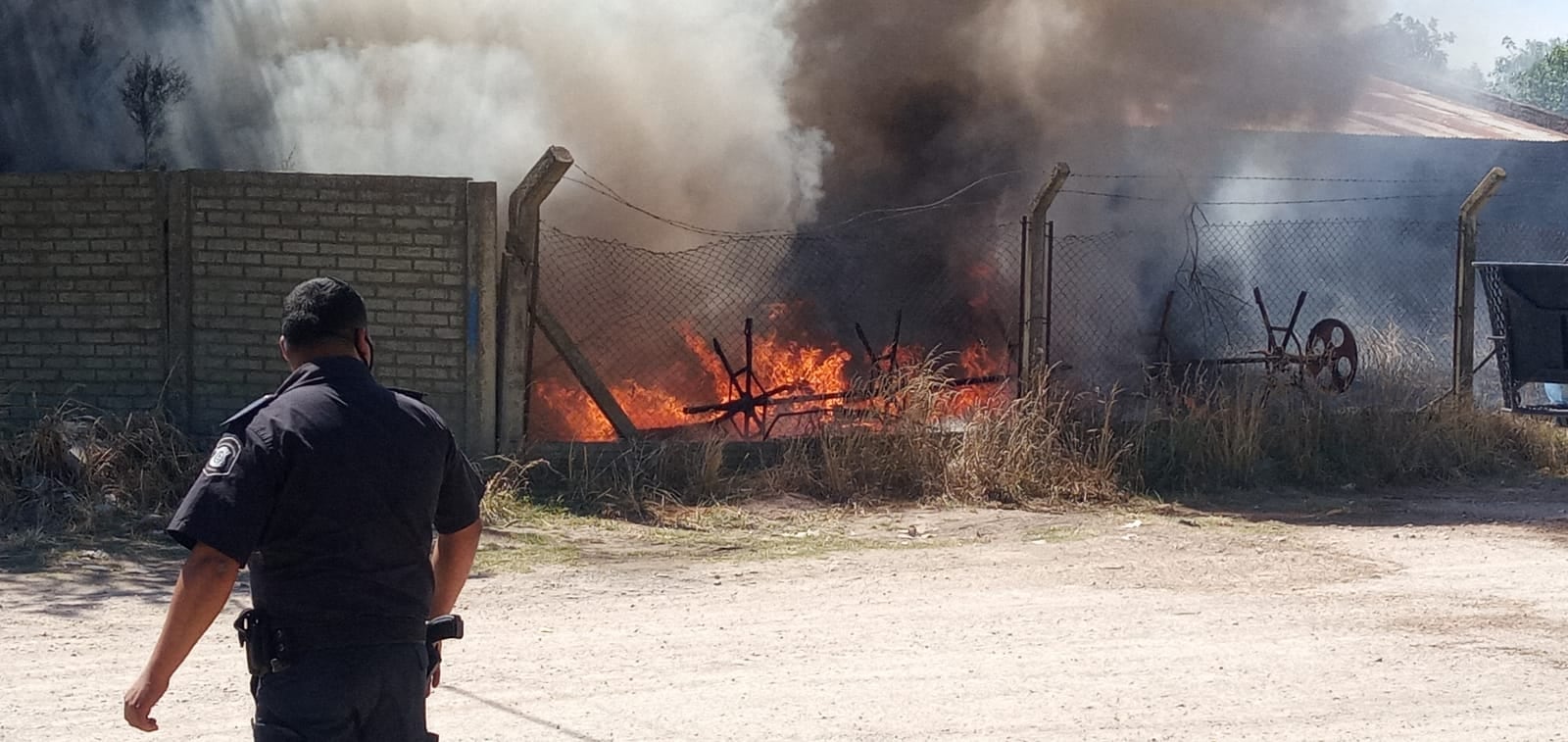 Incendio en una gomería en calle Chaco y Av. Caseros