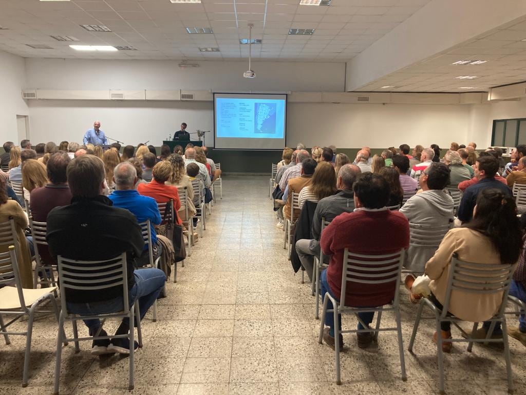 Se llevó a cabo en la Escuela Agropecuaria de Tres Arroyos una charla sobre Inteligencia Artificial