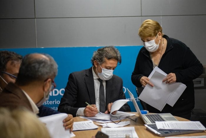 Ampros aceptó la oferta salarial para los trabajadores de la Salud.