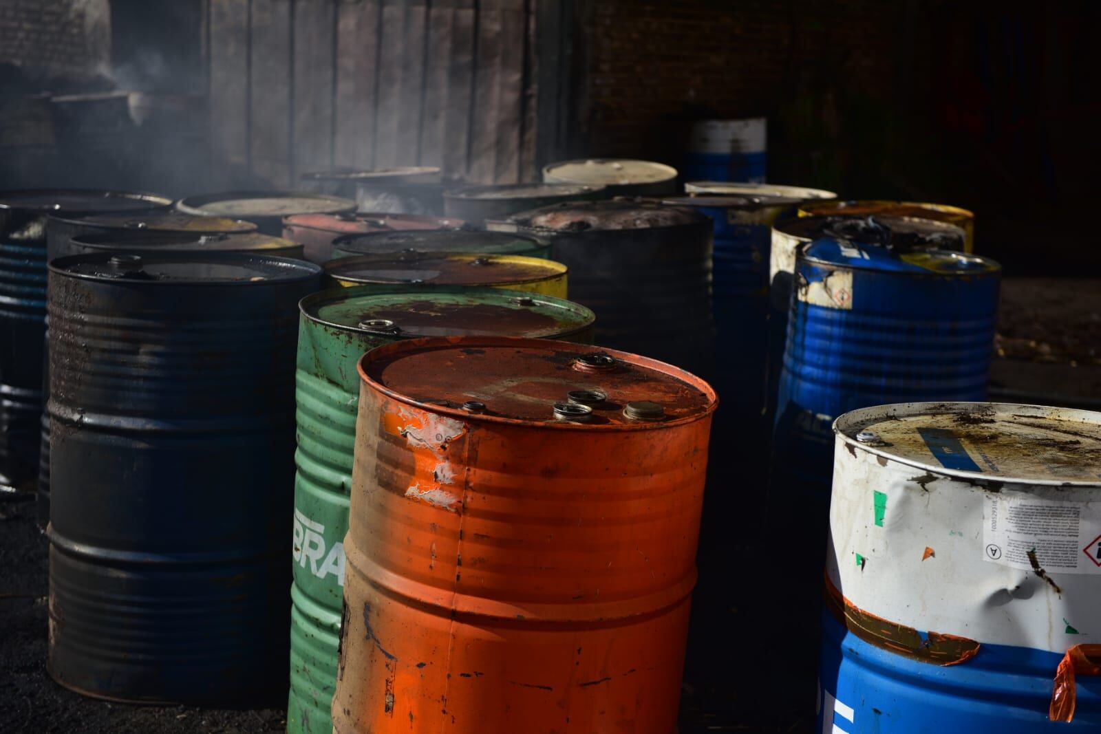 El lugar ostenta tarros que contienen hasta 200 litros de aceite.