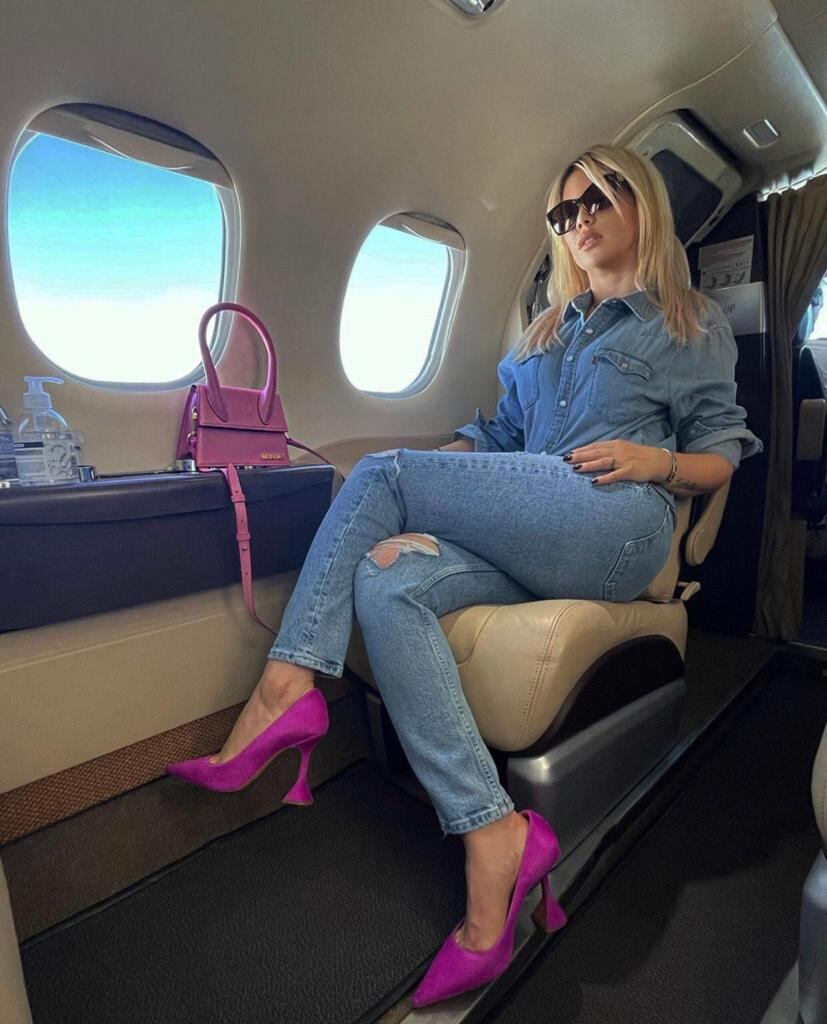 Wanda Nara se lució con un look total de jean.