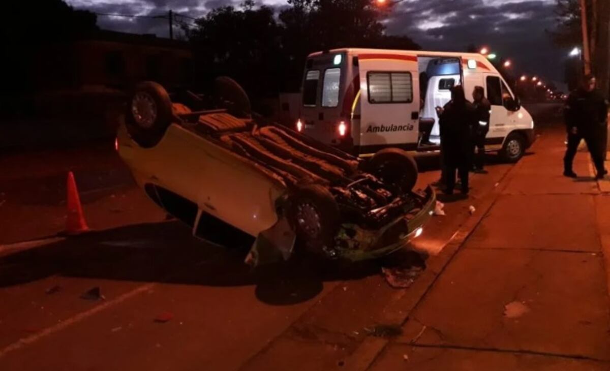 Accidente en Posadas: un conductor abandonó a su acompañante tras chocar el automóvil en el que viajaban