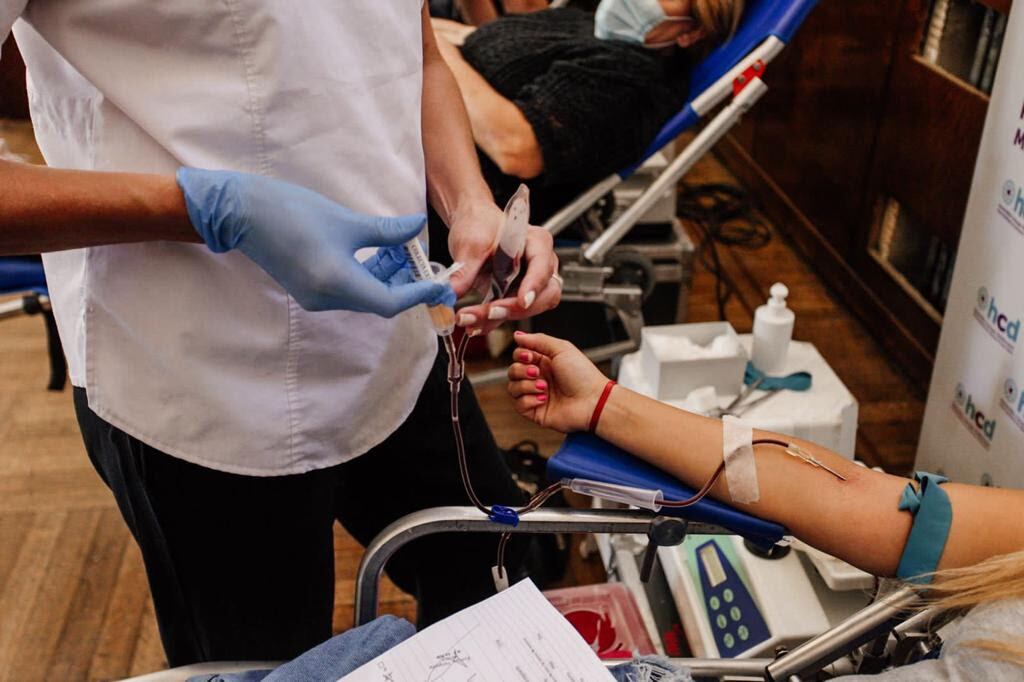 “Donar sangre es compartir salud. Estamos emocionados y agradecidos. Vivimos una gran jornada de donación de sangre en el HCD”.