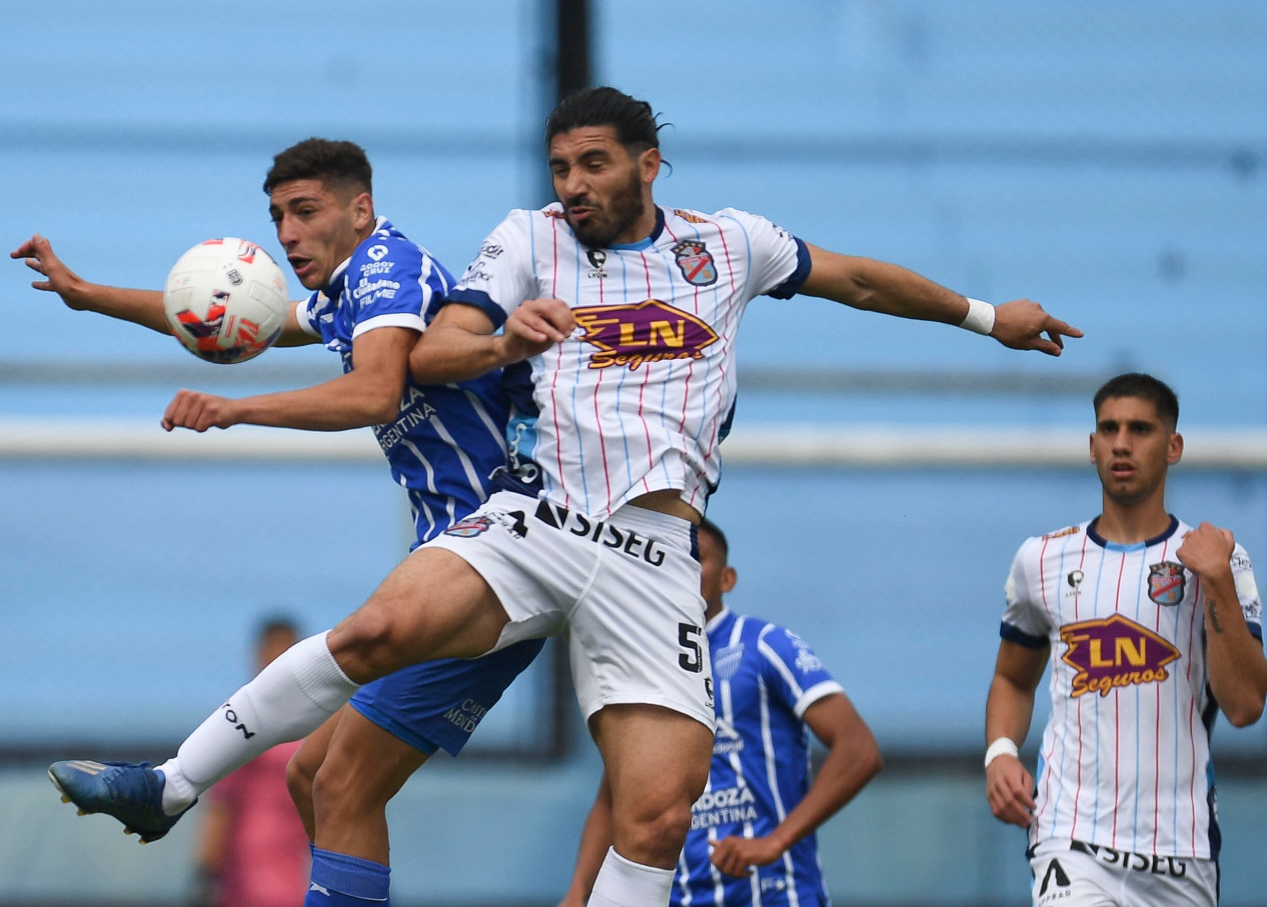 El Tomba tuvo un par de situaciones de gol, pero no tuvo puntería.