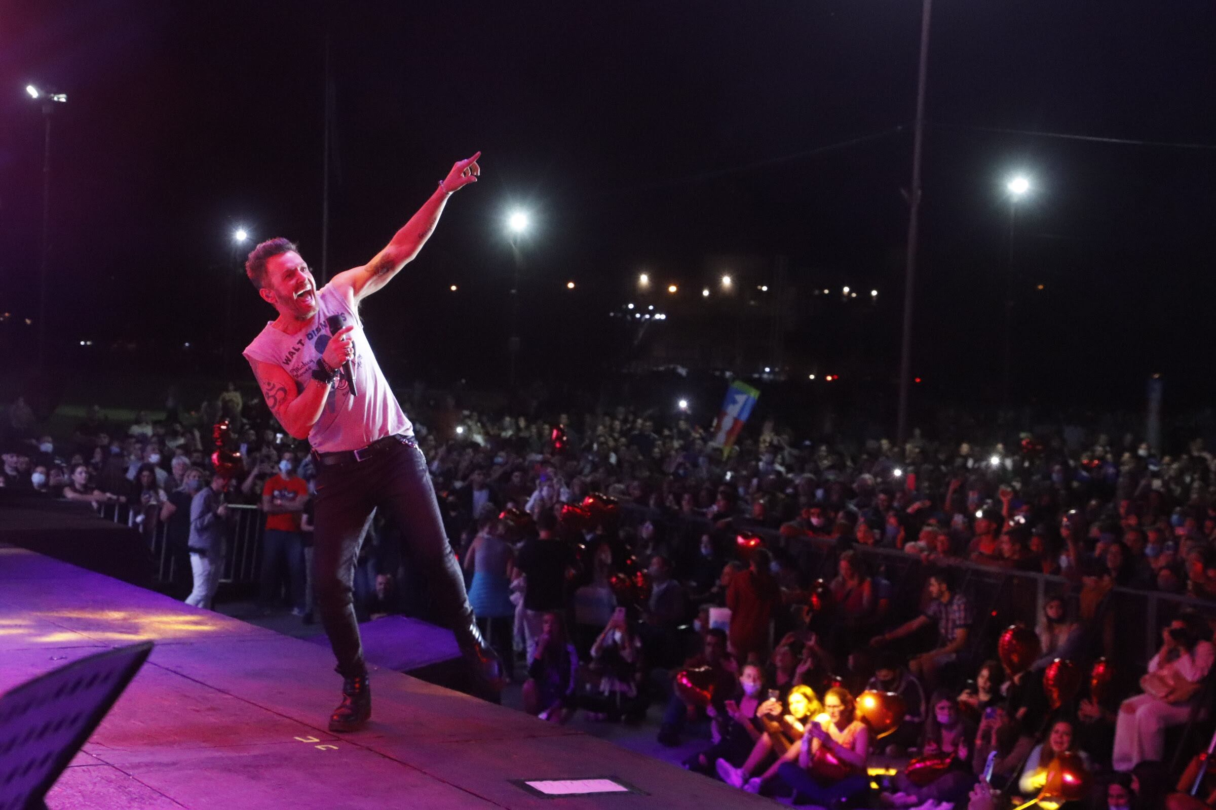 El cantante Axel se presentó en Villa Carlos Paz en la previa del Día de los Enamorados.