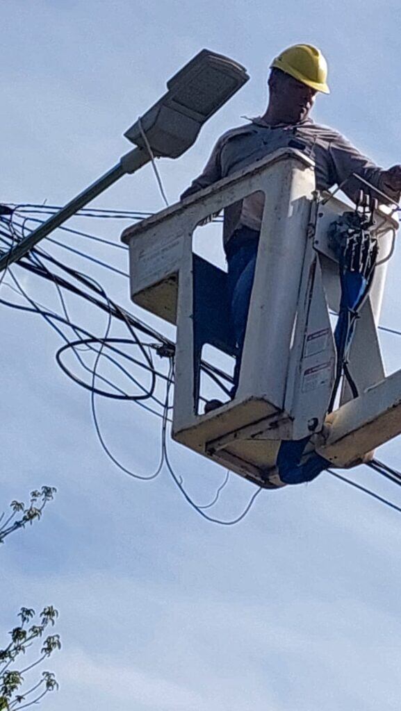 Avanzan obras de empedrado en varios barrios de Eldorado.