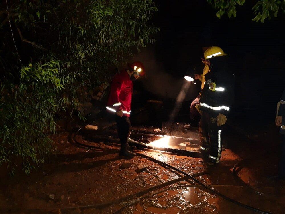 Gobernador Roca: una vivienda se incendió completamente. Policía de Misiones