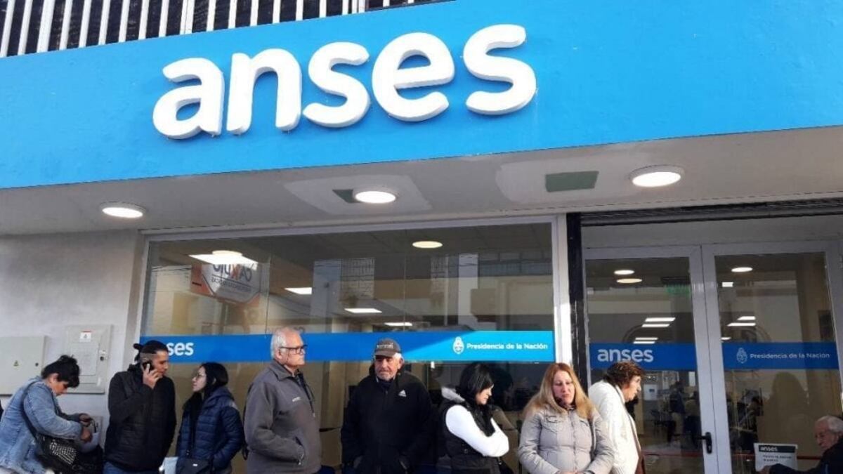 El Gobierno otorgará a jubilados un bono de $15.000 por tres meses: cómo se paga y a quiénes alcanza