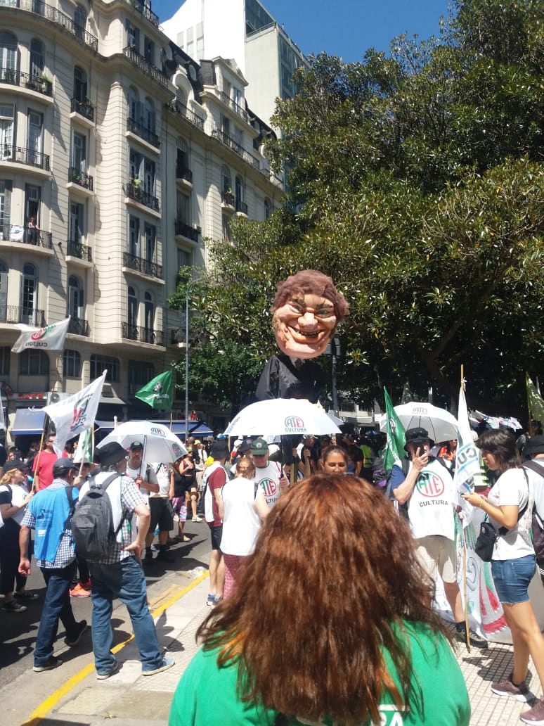 Gualeguaychú presente en la marcha masiva encabezada por la CGT en contra el gobierno Nacional