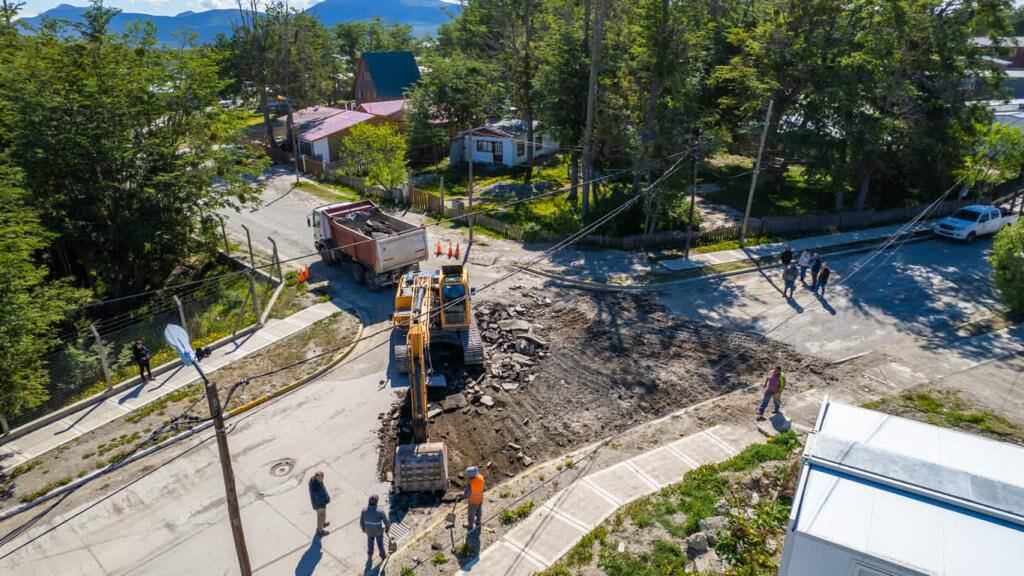 Obra pública vial en la ciudad.