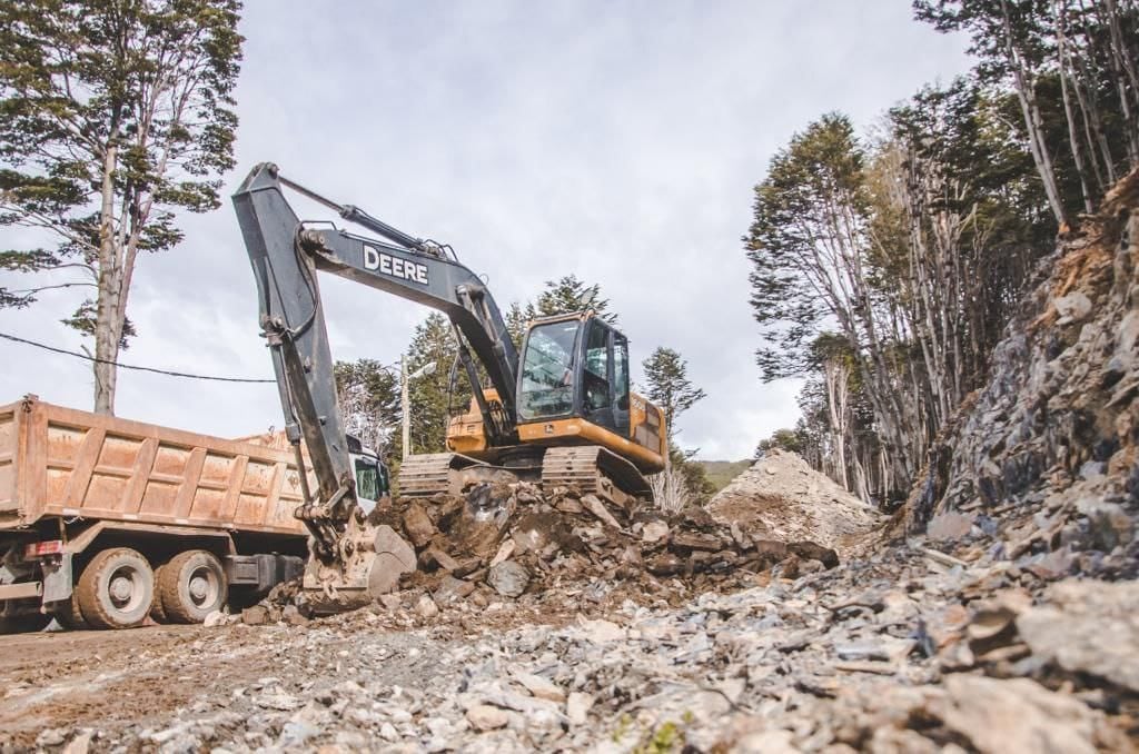 Comenzaron los trabajos de apertura de calles en un sector de expansión lindero al macizo KyD. Además, avanza el proceso licitatorio para la construcción de 66 módulos habitacionales.