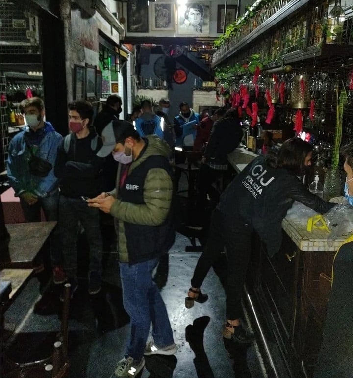 Clausuraron un bar en Palermo donde había una fiesta electrónica