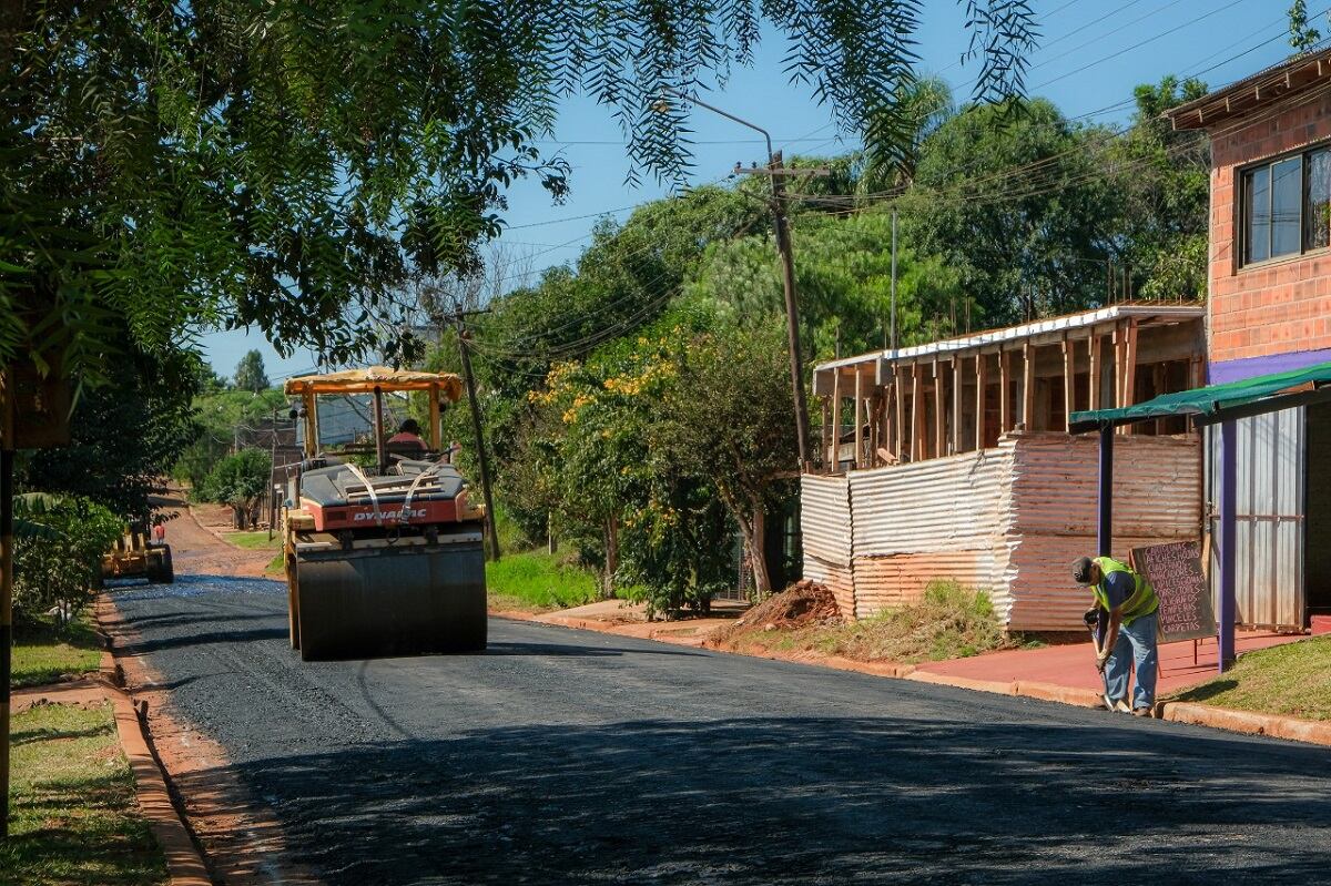 Oberá: la Dirección Provincial de Vialidad lleva asfaltadas unas 80 cuadras