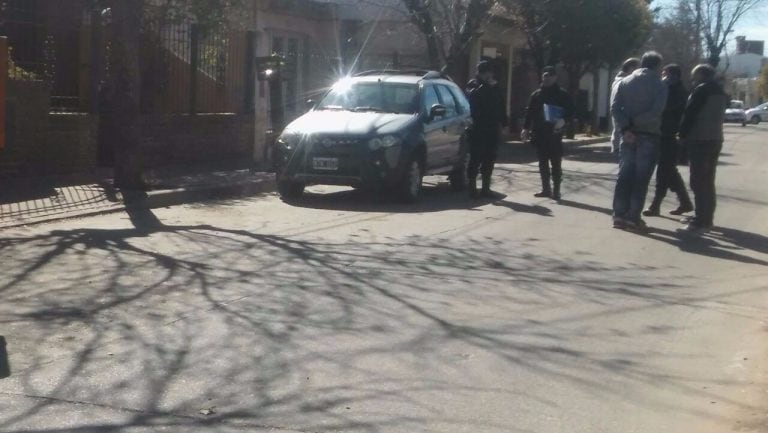 Robaron dos camionetas de una concesionaria