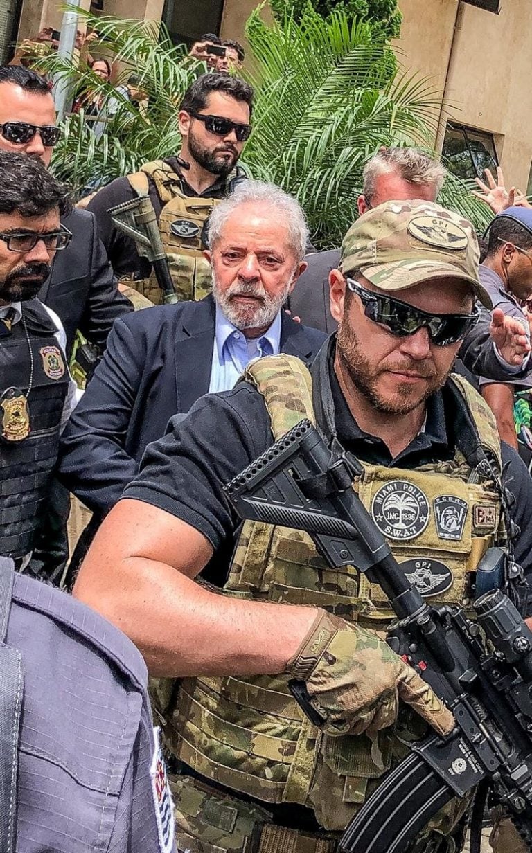 Lula llegando al funeral de su nieto Arthur (Foto: REUTER)