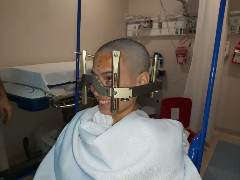 Epilepsia: el doctor Carlos Ciraolo realiza en el Italiano una cirugía pionera en América Latina (Foto: Clarín)