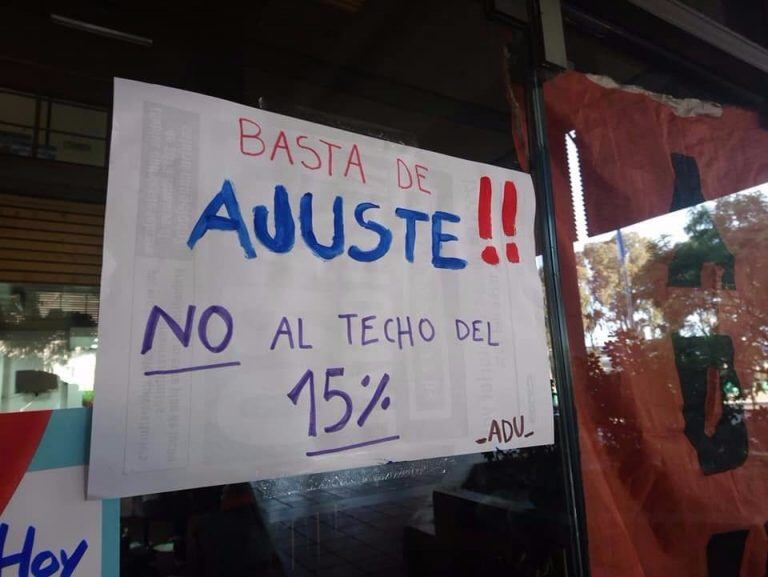 El Gobierno nacional ofreció a los docentes un incremento del 15 por ciento de los sueldo en cuatro cuotas.