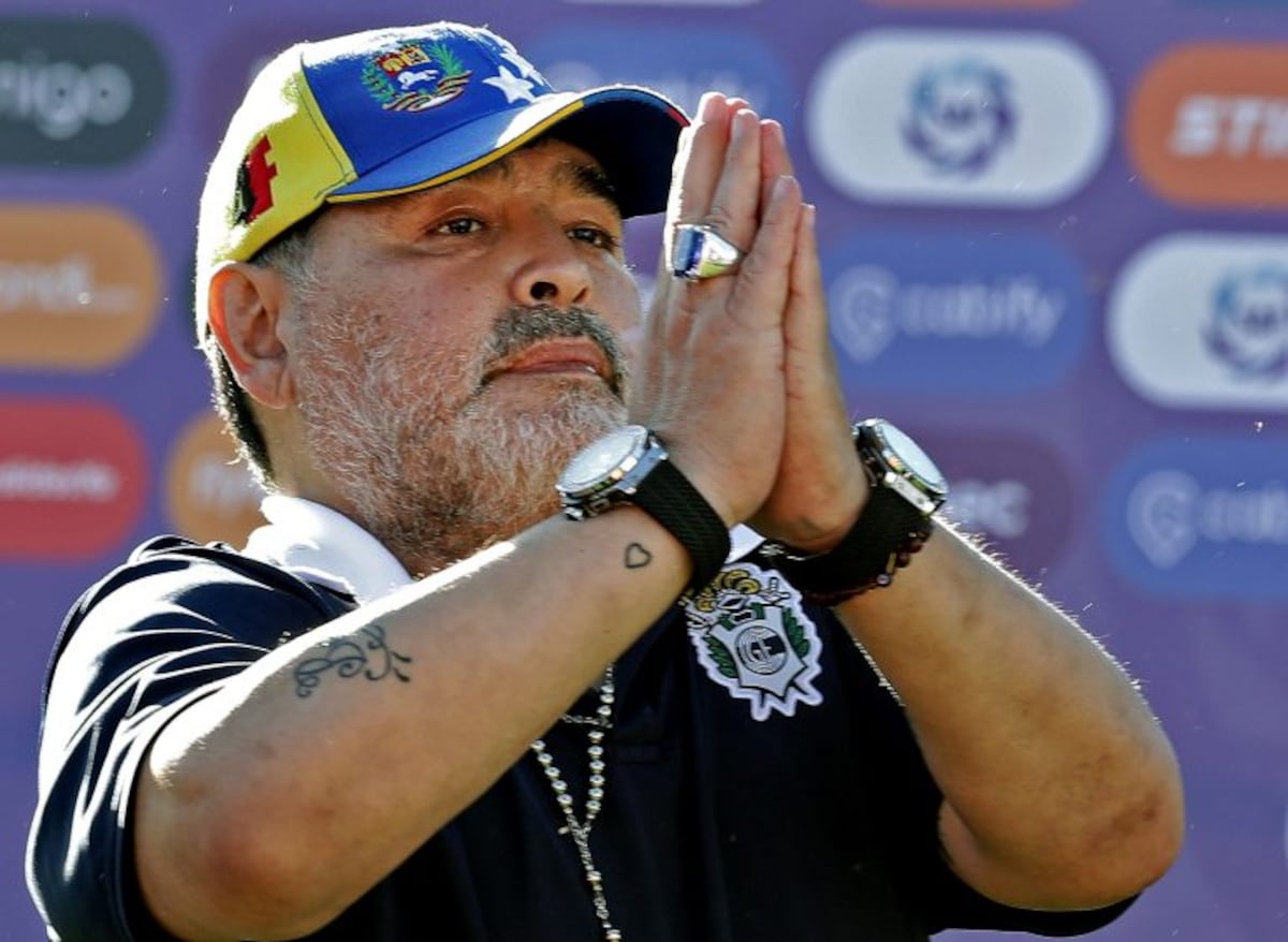 Diego Maradona dejó Gimnasia y estallaron los memes en las redes sociales