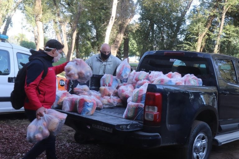 Entrega de módulos en los domicilios particulares. (Foto: prensa municipal).