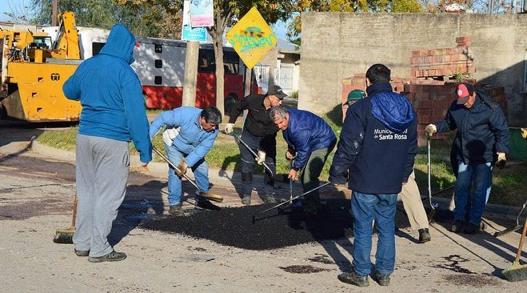 Bacheo y reparación de pavimento (Municipalidad de Santa Rosa)