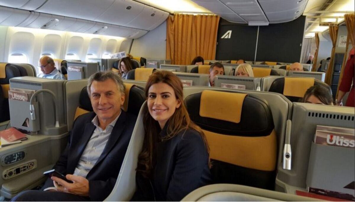 Mauricio Macri volvió a salir del país: viajó a Europa con Juliana Awada y su hija Antonia