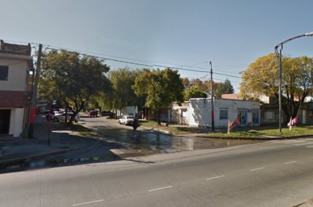 Desde un auto, balearon a tres jóvenes en barrio Bella Vista Oeste