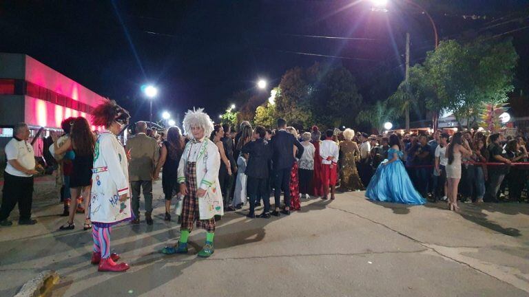 El despliegue de público en la costanera de Carlos Paz.