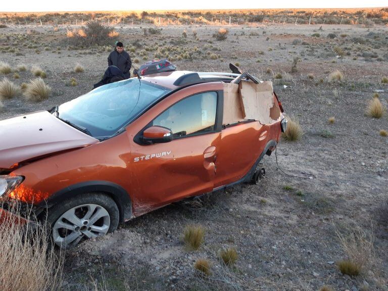 Auto que trasladaba a los docentes accidentados.