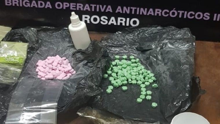 Las pastillas incautadas fueron analizadas por la PDI. (@minsegsf)