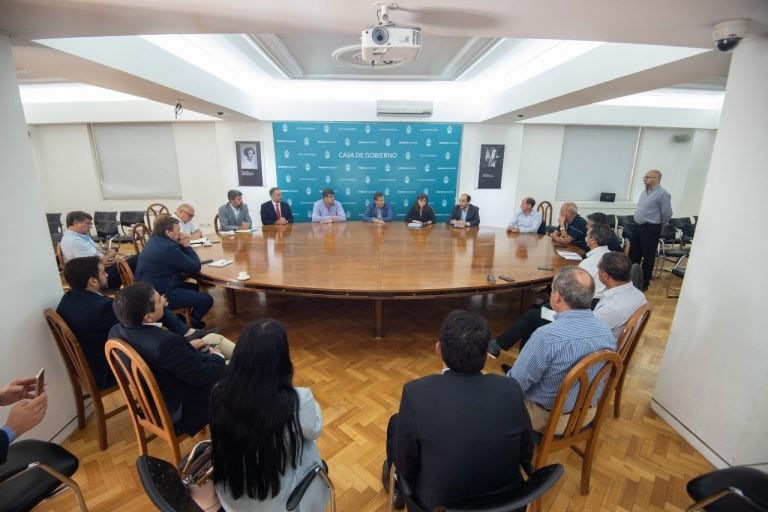 Reunión de Rodolfo Suarez con los intendentes.