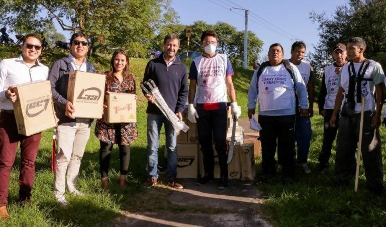 En el marco del Plan de Contingencia “Jujuy Asiste y Reactiva”, la Municipalidad de Palpalá entregó elementos de trabajo a las cooperativas encargadas de las tareas.