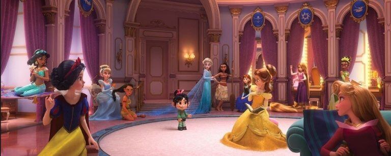 En el trailer, Vanellope von Schweetz sorprende a las princesas en su momento de descanso (Clarín)