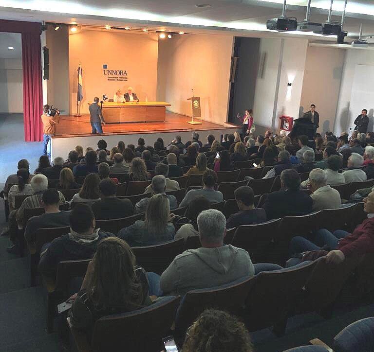 Ginés González García en el Auditorio de la Unnoba