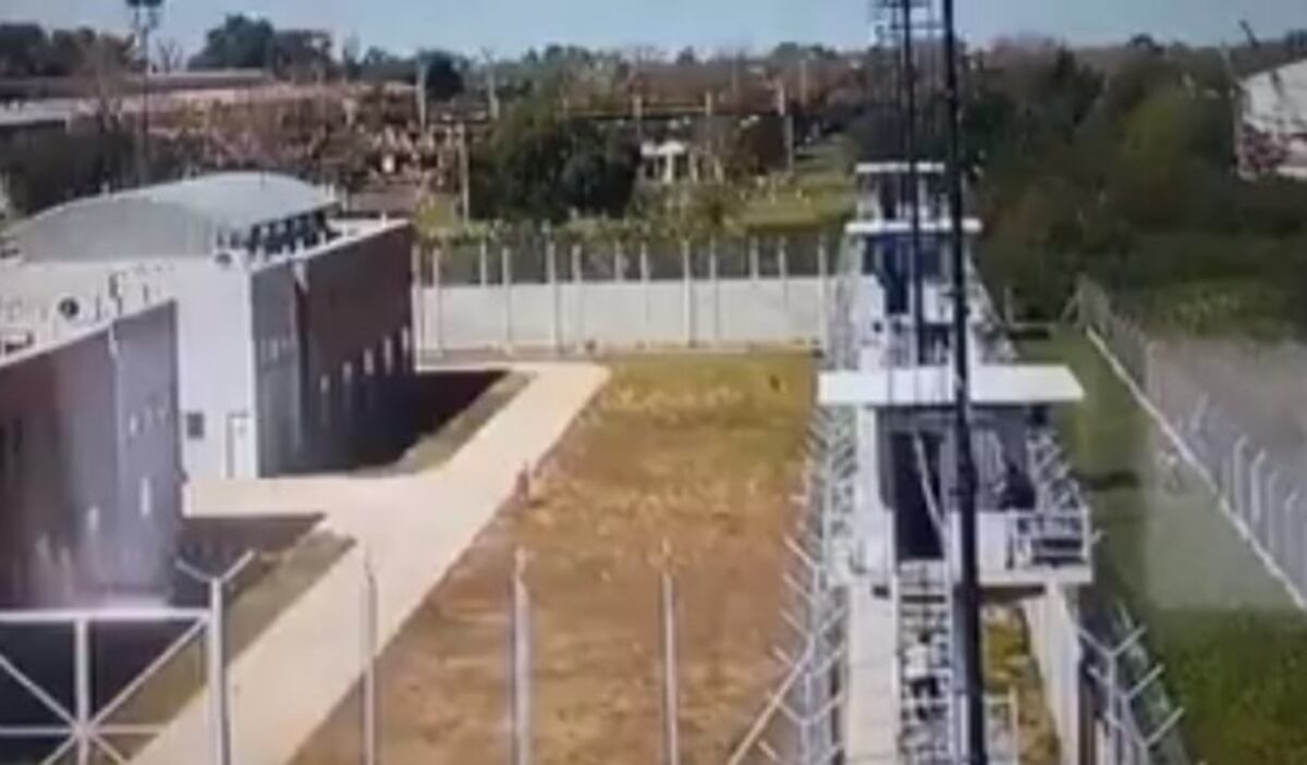 El salto de la fuga: el escape de los presos de la cárcel de Pérez quedó filmado