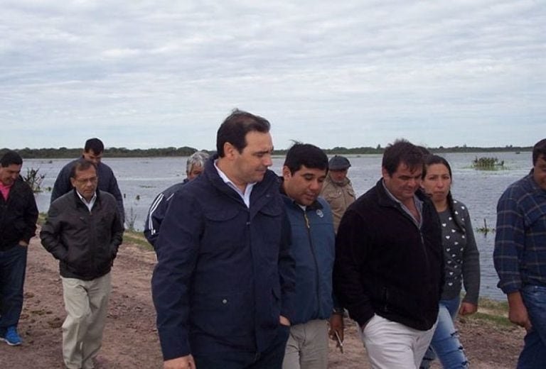 Gustavo Valdés recorrió la zona afectada de San Isidro